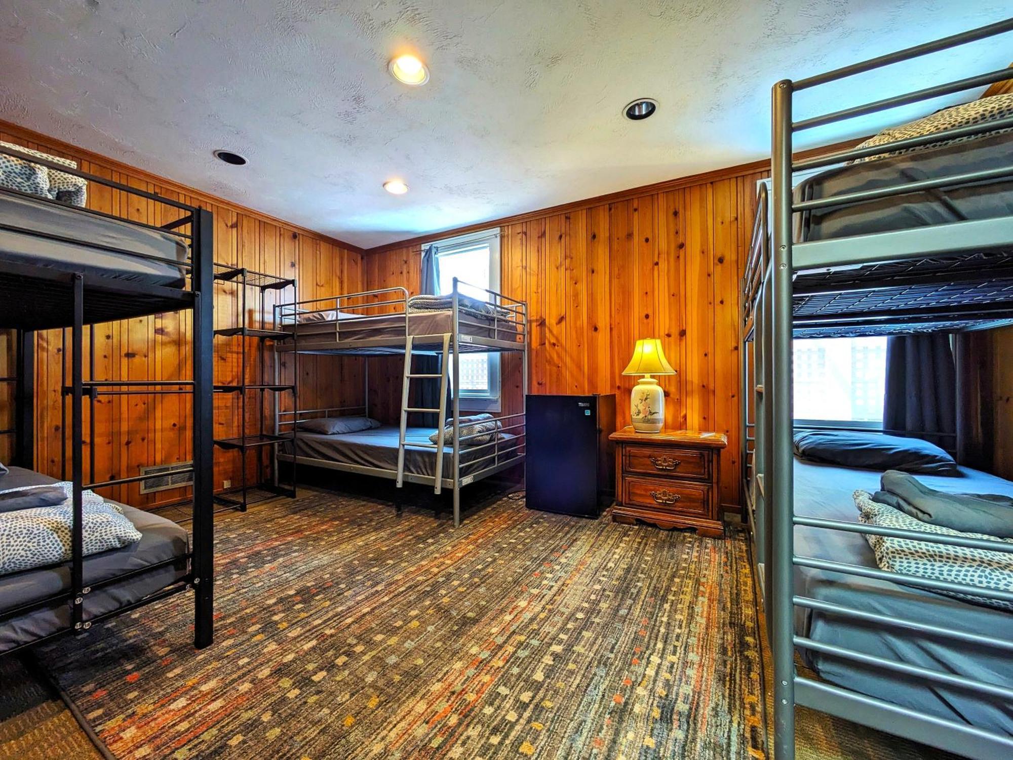 Bunk & Brew Historic Lucas House - Hostel Bend Exteriör bild