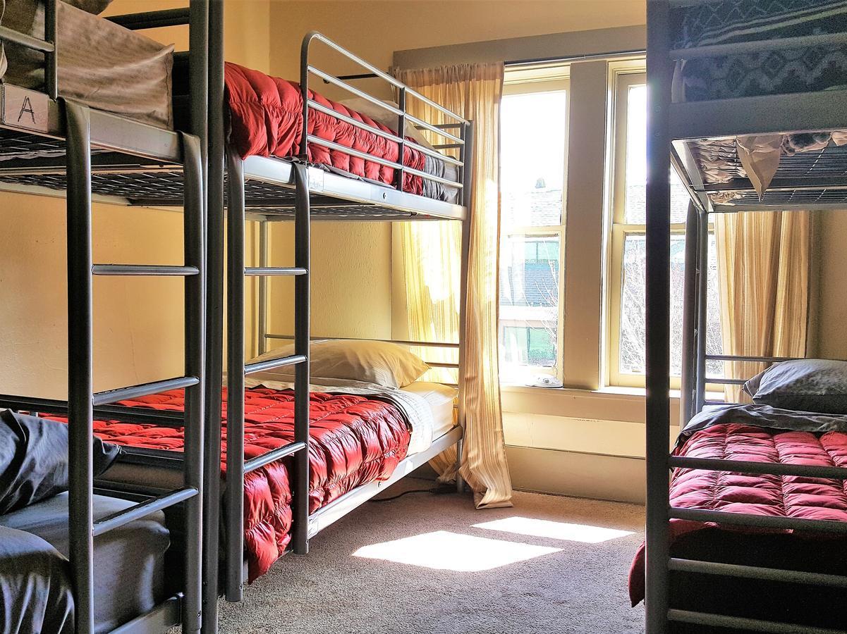 Bunk & Brew Historic Lucas House - Hostel Bend Exteriör bild
